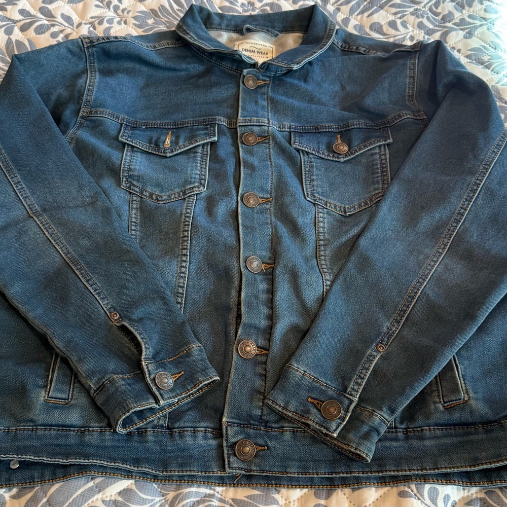 FashionSpark Men's Soft Denim Jacket